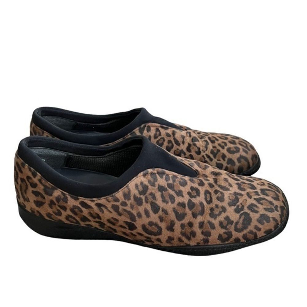 Stuart Weitzman cheetah print suede walking shoes size 8.5N